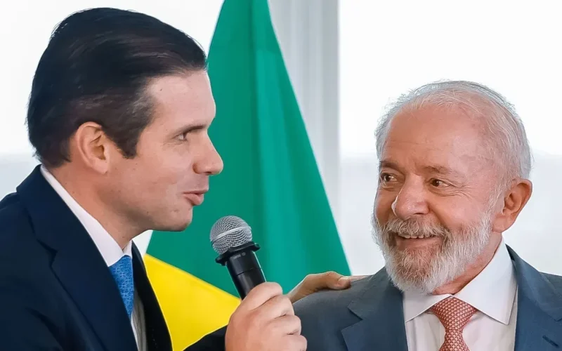 Hugo Motta anuncia apoio à reeleição de Lula
