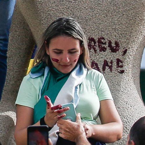 Defesa de “Débora do batom” pede diminuição de pena após derrubada do veto da PL da Dosimetria