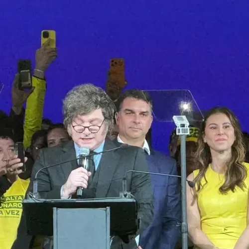 Milei chama Lula de “presidiário” e provoca crise entre Brasil e Argentina