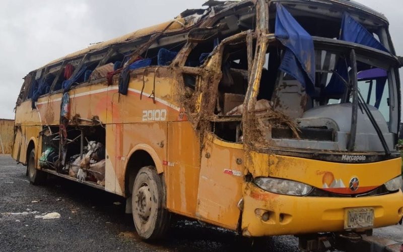Motorista de ônibus de Alagoas é preso após acidente com cinco mortos em Minas Gerais
