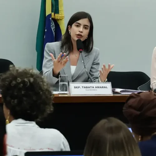 Proposta que criminaliza misoginia avança na Câmara dos Deputados