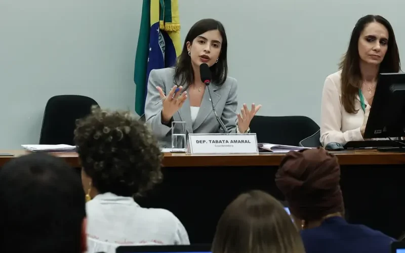 Proposta que criminaliza misoginia avança na Câmara dos Deputados