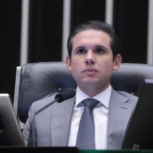 Hugo Motta cria comissão para analisar PEC da maioridade penal