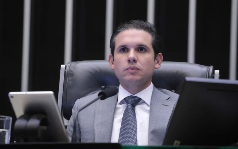 Hugo Motta cria comissão para analisar PEC da maioridade penal
