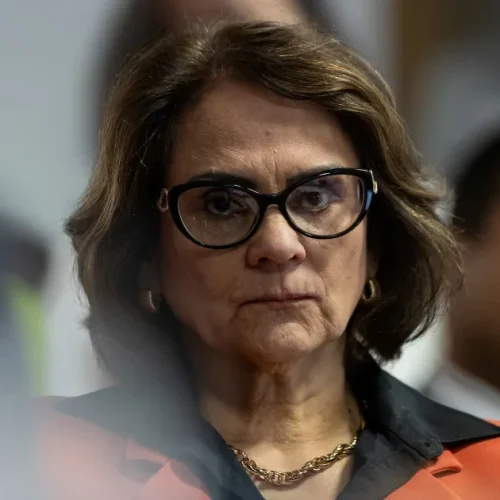 Damares diz que ataques a Michelle chegaram a questionar paternidade de Laura Bolsonaro