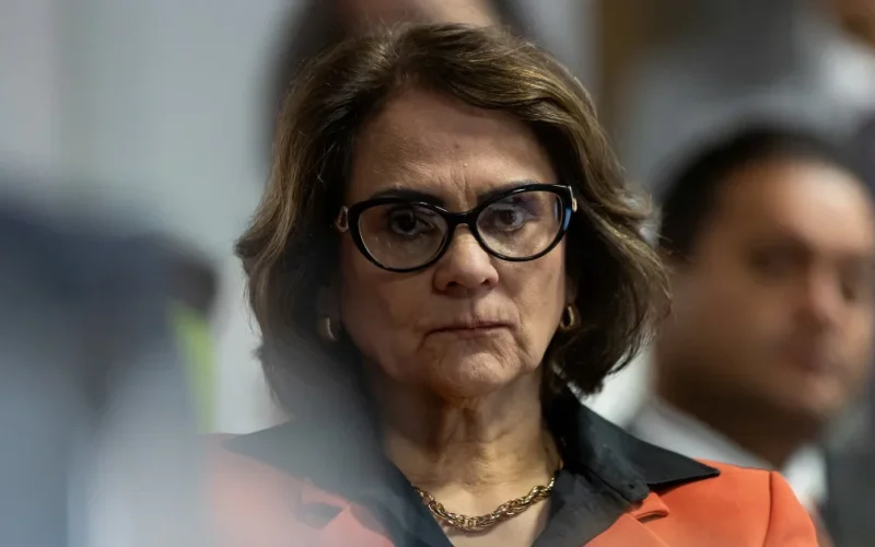 Damares diz que ataques a Michelle chegaram a questionar paternidade de Laura Bolsonaro