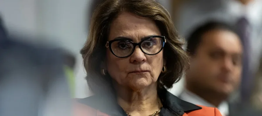 Damares diz que ataques a Michelle chegaram a questionar paternidade de Laura Bolsonaro