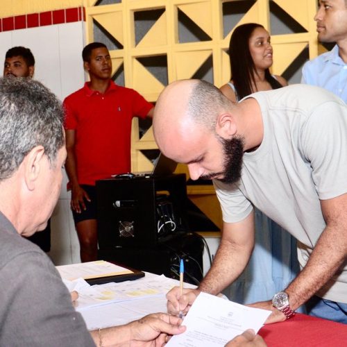 Prefeitura de Matriz de Camaragibe empossa novos concursados