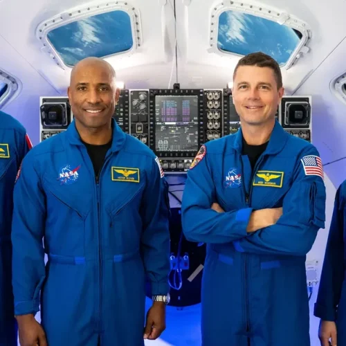 Aprendendo a andar novamente: astronauta expõe efeitos do espaço no corpo humano