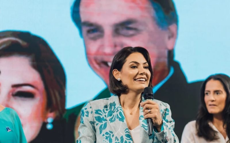 Michelle Bolsonaro diz que decidirá até este sábado se disputará vaga no Senado