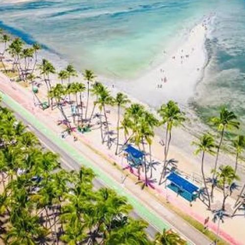 “Parece um navio”: homem convida turistas a conhecer Maceió e encanta ao mostrar praça de alimentação com vista para o mar