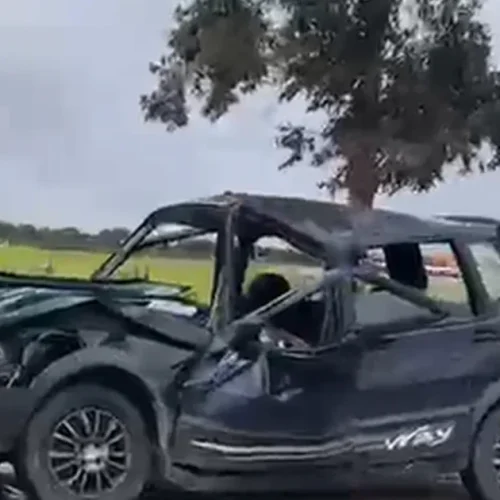 Colisão entre caminhões destrói carro de passeio na BR-316, em Atalaia