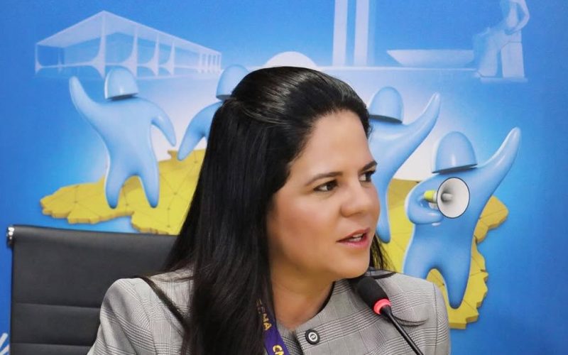 Prefeita Lívia Carla reforça compromisso com Barra de Santo Antônio durante participação na XXVII Marcha dos Municípios