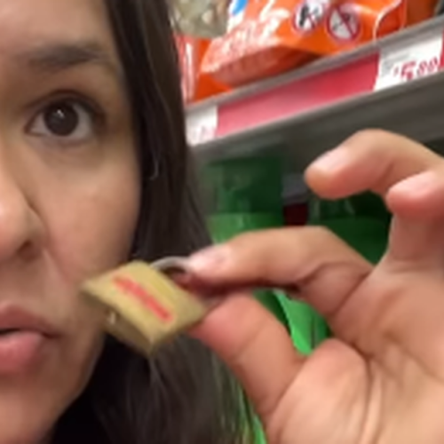 Influenciadora mostra detergentes trancados com cadeados em supermercado dos EUA para evitar furtos
