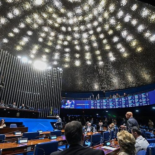 Senado garante licença remunerada para pós-graduação de professores da educação básica