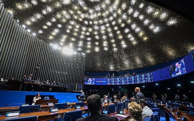 Senado garante licença remunerada para pós-graduação de professores da educação básica