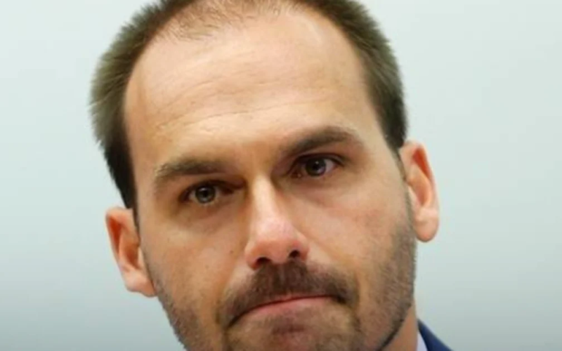 PGR pede condenação de Eduardo Bolsonaro por coação a ministros do STF