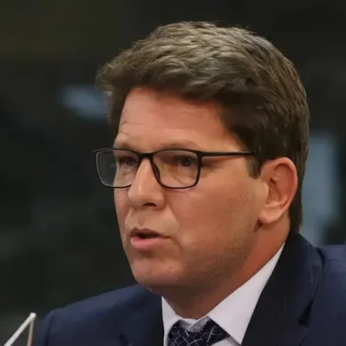 STF tenta localizar Mario Frias após sumiço em processo sobre emendas para filme de Bolsonaro