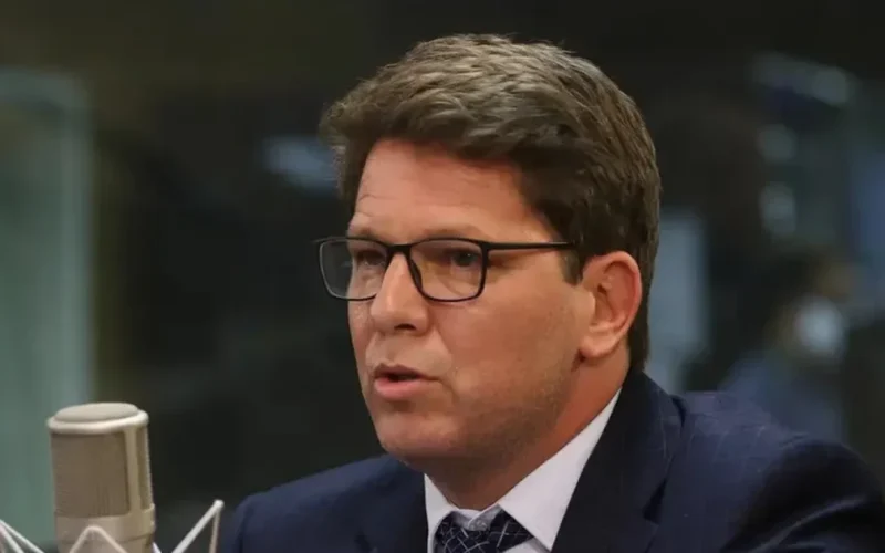 STF tenta há mais de um mês intimar Mário Frias sobre verba ligada a filme de Bolsonaro