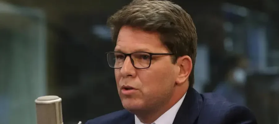 STF tenta há mais de um mês intimar Mário Frias sobre verba ligada a filme de Bolsonaro