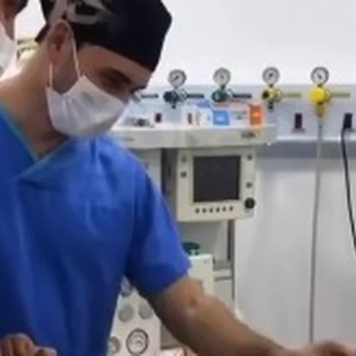 Vídeo: “Que se cumpra tua vontade através deles”: paciente emociona equipe médica com oração antes de cirurgia