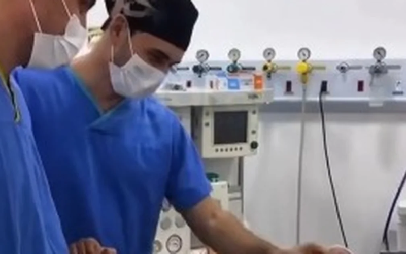 Vídeo: “Que se cumpra tua vontade através deles”: paciente emociona equipe médica com oração antes de cirurgia