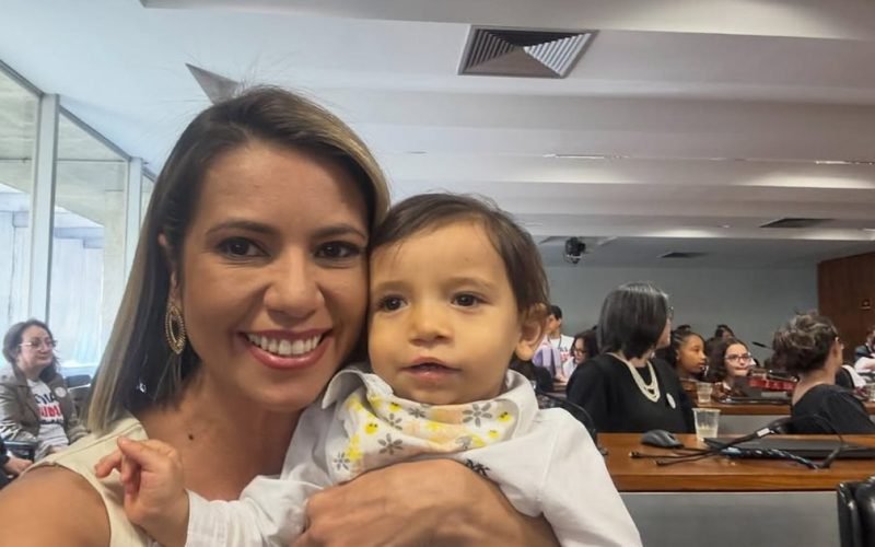 Jornalista Berenice Leite destaca Dia Nacional de Conscientização sobre a Fissura Labiopalatina e compartilha história de superação do filho Bernardo
