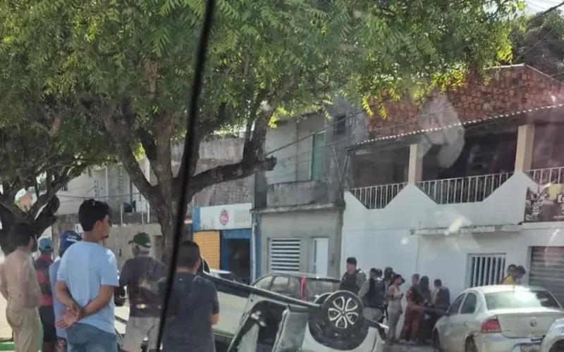Motorista sai ilesa após capotamento em Porto Real do Colégio