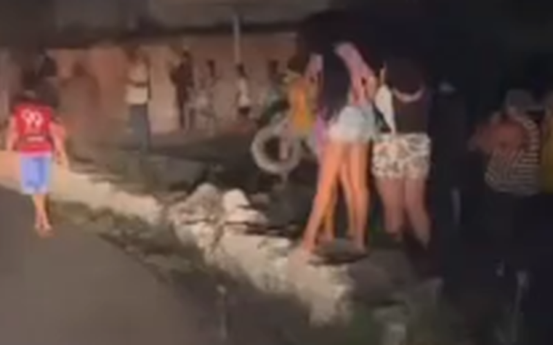 Moradores do Vale do Reginaldo protestam contra falta de energia em conjunto habitacional