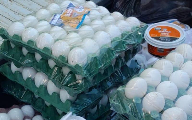 Vigilância Sanitária apreende 100 kg de alimentos vencidos em estabelecimento na Ponta Verde