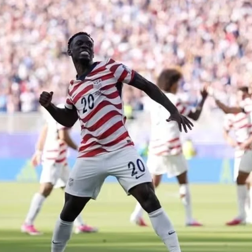 Com um a menos, Estados Unidos vencem a Bósnia e garantem vaga nas oitavas da Copa