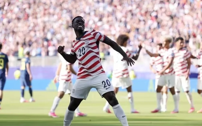 Com um a menos, Estados Unidos vencem a Bósnia e garantem vaga nas oitavas da Copa