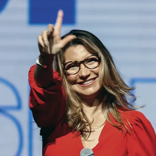 Janja incentiva adesão ao desenrola 2.0: “Eu sei o que é escolher uma conta para pagar”