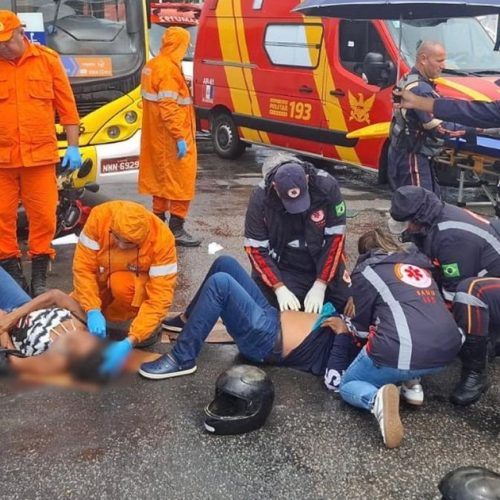Guarda Civil de Maceió presta socorro após acidente entre moto e ônibus na Gruta