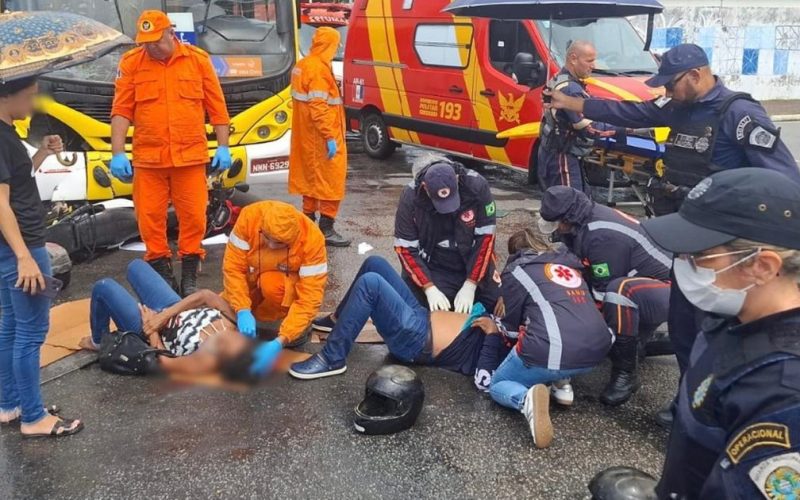 Guarda Civil de Maceió presta socorro após acidente entre moto e ônibus na Gruta