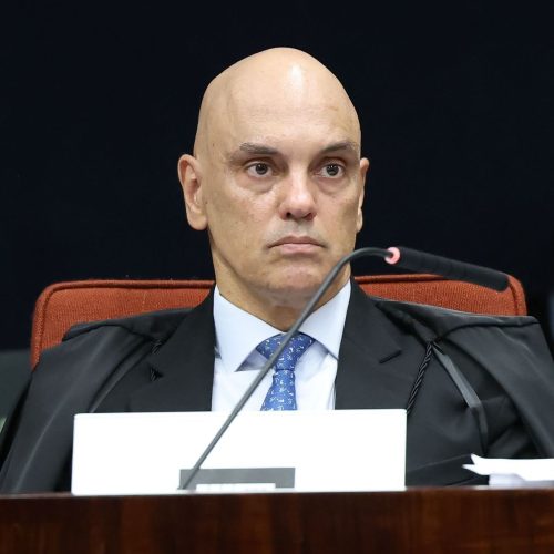 Mensagens revelam troca de informações entre banqueiro e Alexandre de Moraes no dia de prisão em Guarulhos