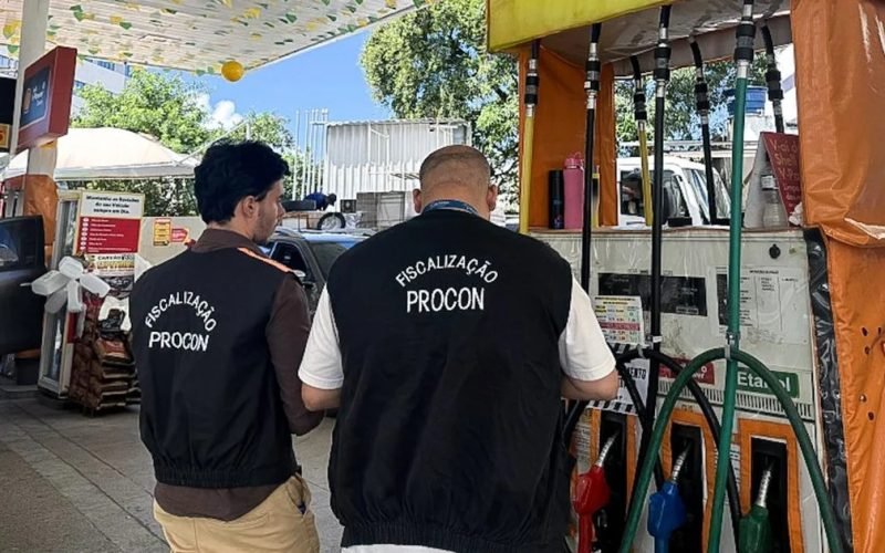Procon Maceió fiscaliza postos de combustíveis após aumento da gasolina