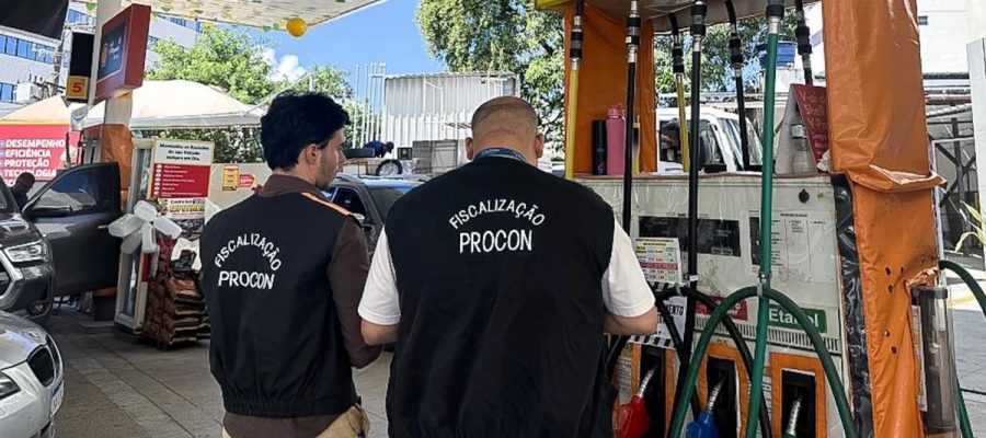 Procon Maceió fiscaliza postos de combustíveis após aumento da gasolina