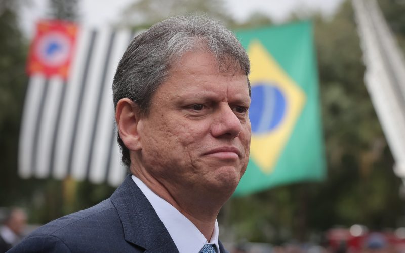 Deputados aprovam conceder a maior honraria da Assembleia Legislativa de Alagoas ao Governador Tarcísio de Freitas