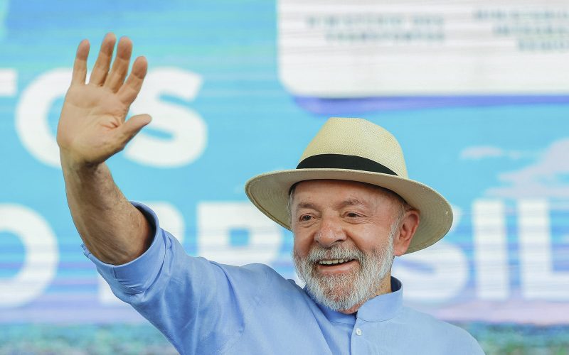 Lula diz que deverá ser candidato à reeleição em 2026: “Não vou entregar àquele bando de malucos”
