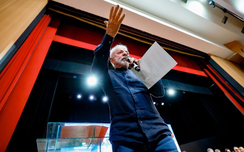 Lula pede para Bolsonaro ‘criar vergonha’ e responder acusações: “Não fique chorando”