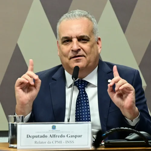 Protagonismo de Alfredo Gaspar na CPMI do INSS coloca deputado na liderança para o senado em Alagoas
