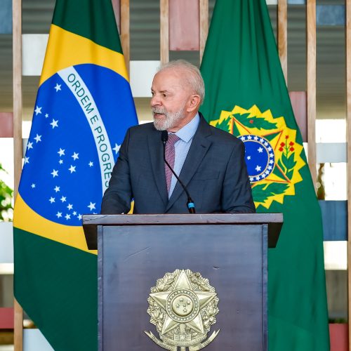 Pesquisa aponta que aprovação de Lula volta a subir e supera percentual negativo