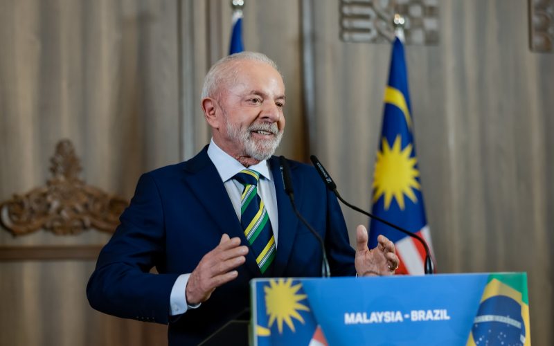 Lula diz que Bolsonaro ‘faz parte do passado’ em diálogo com Trump: “Sabe que rei morto, rei posto”