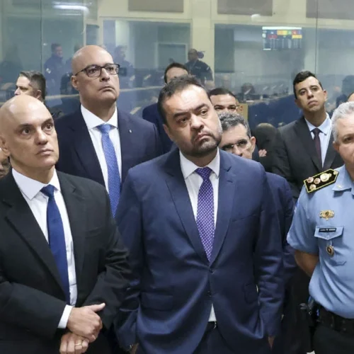 Moraes manda Castro preservar imagens de câmeras corporais de policiais envolvidos na megaoperação do RJ