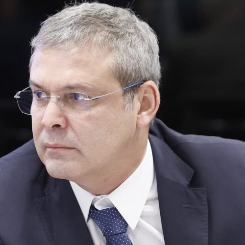 Lindbergh diz que governo acerta ao reagir a tarifaço dos EUA: “parabéns Lula”