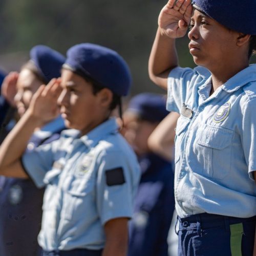 Lula diz que “Brasil não precisa de escolas cívicos-militares” ao aprovar novo plano de educação
