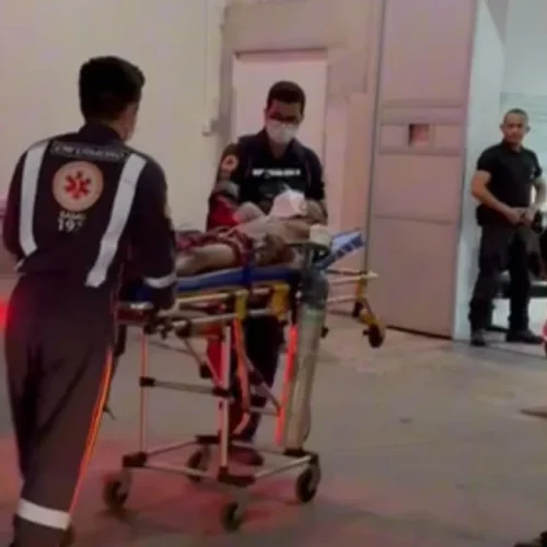 Homem é baleado com cinco tiros no Jacintinho e fica sob custódia da polícia no HGE