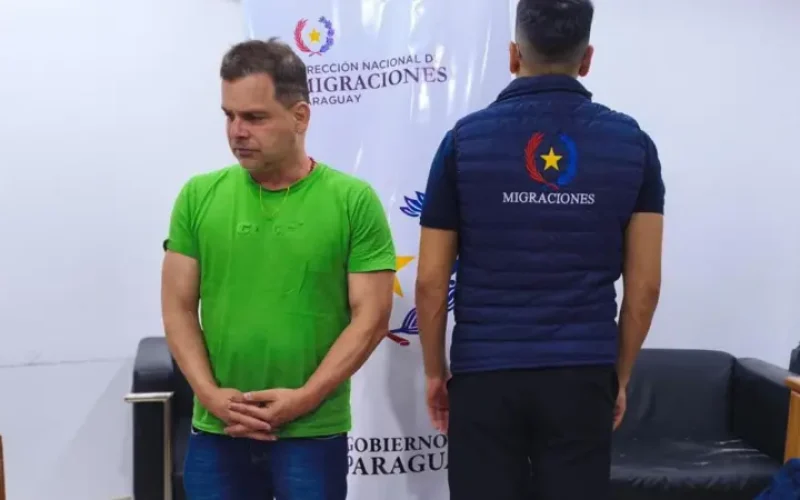 Ex-diretor da PRF é entregue à PF na fronteira após deixar o país