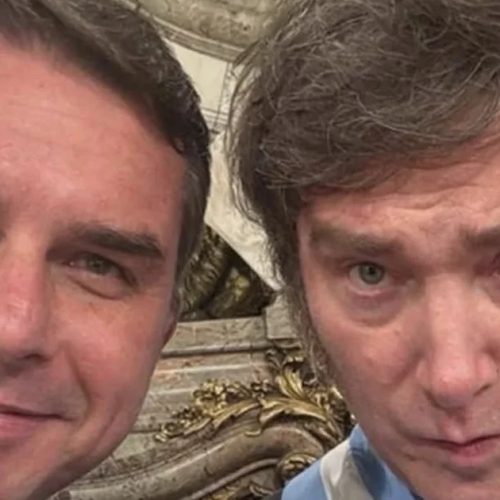 Milei confirma viagem ao Brasil para acompanhar lançamento da candidatura de Flávio Bolsonaro